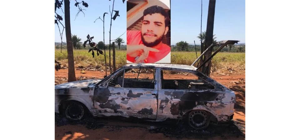 Jovem sequestrado é encontrado morto carbonizado dentro de Gol