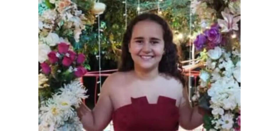Garota de 12 anos morre em hospital após ter cabelo sugado em piscina