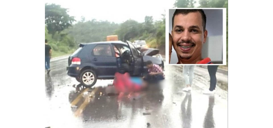 Palio derrapa em pista molhada, bate em carreta e motorista morre na hora