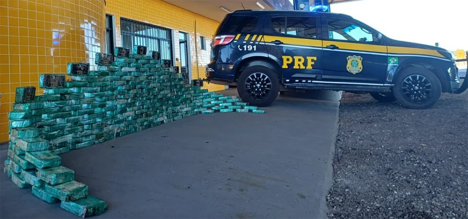PRF de Barra do Garças apreende 200 kg de pasta base de cocaína em caminhão boiadeiro