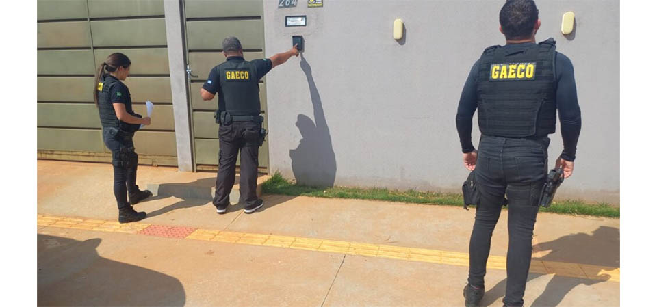 Polícia Civil apreende fuzis, munições e pistolas em fazendas de investigado por violência doméstica e sexual
