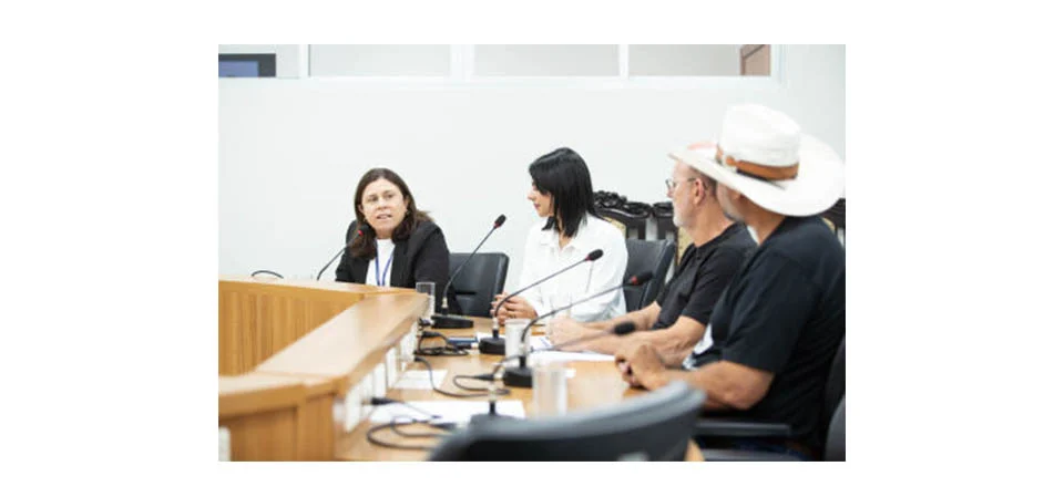 Assembleia Legislativa: Convidada faz relato emocionado e alerta sobre os primeiros sinais da violência contra a mulher