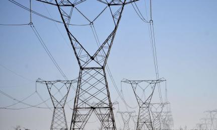 Governo negocia PEC para baixar as contas de luz e gás