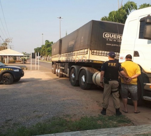 PRF recupera carreta roubada que seria levada para Sorriso; motorista é preso