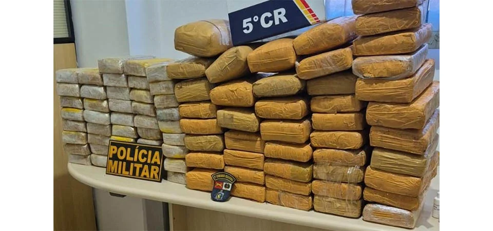 Polícia Militar apreende 103 tabletes de entorpecentes escondidos em veículo
