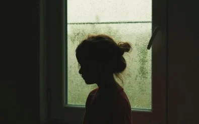Pai é preso por estuprar e ameaçar filha de 13 anos