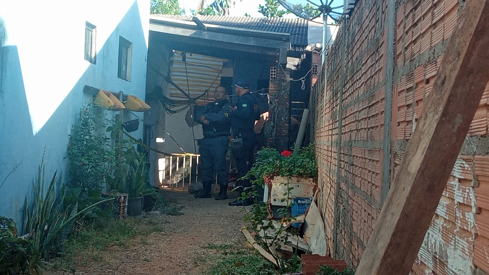 Idoso é encontrado morto com marcas de facadas no pescoço