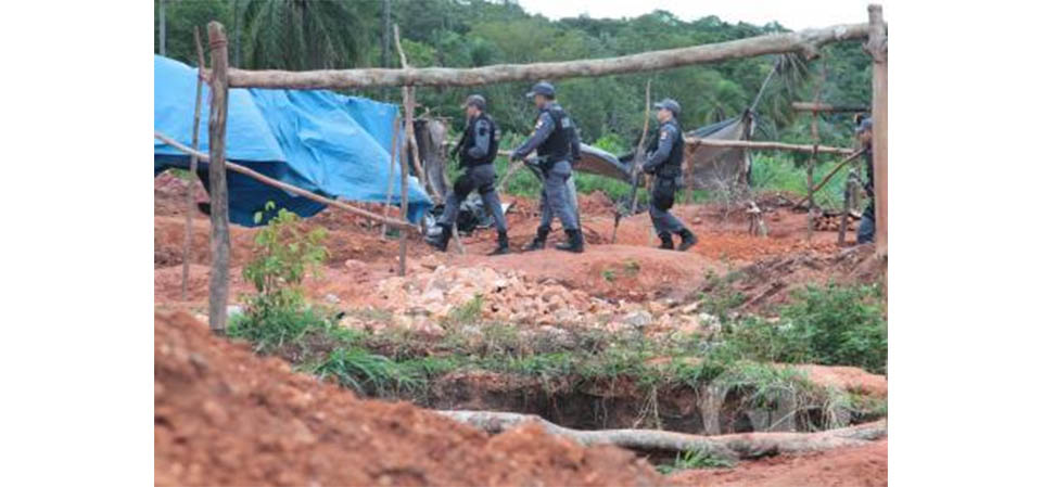 Polícia acha 3 corpos e investiga chacina em garimpo