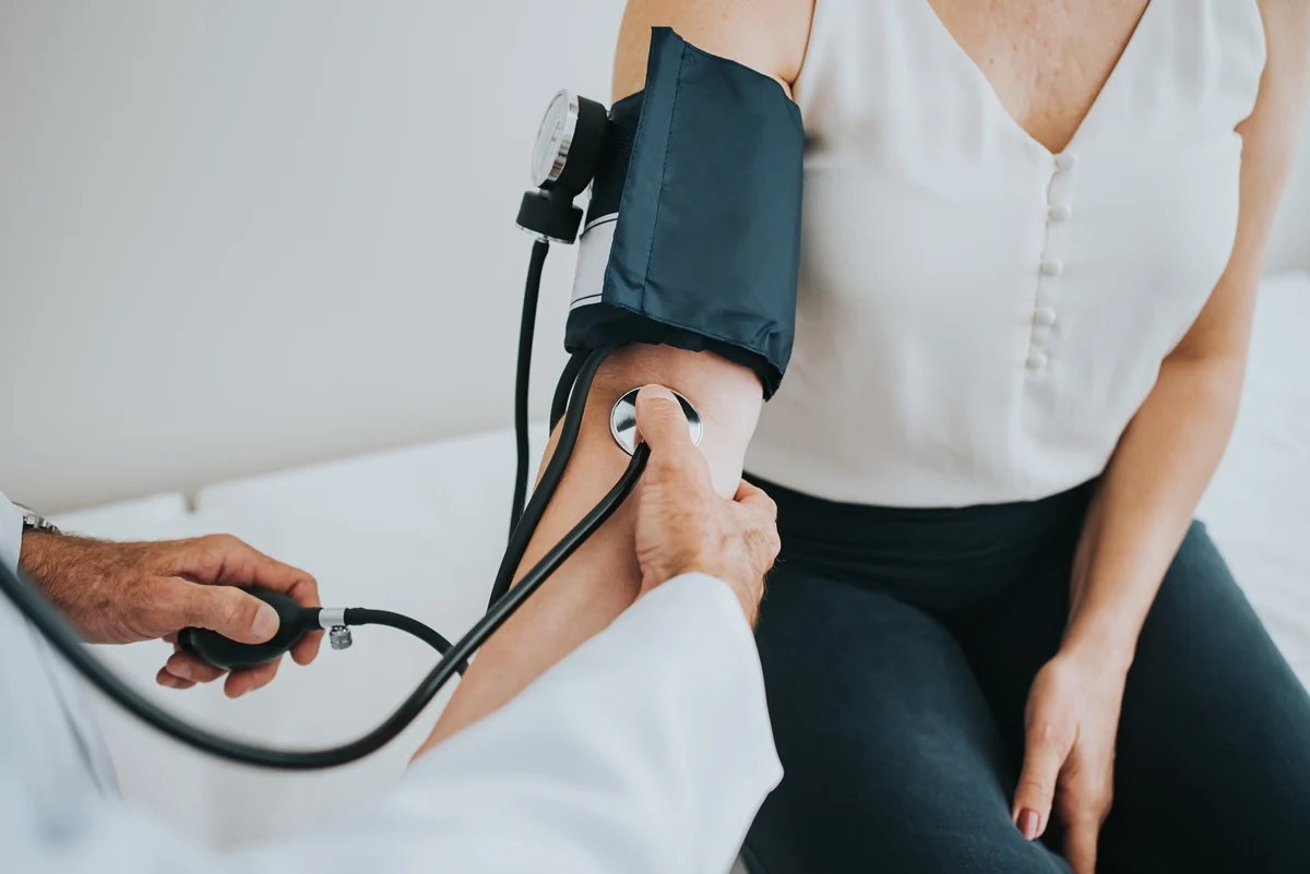 Cardiologista aponta os hábitos que mais aumentam o risco de infarto