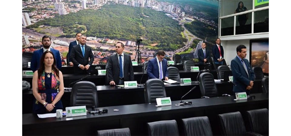 Constrangidos por nunca cassarem honrarias de políticos corruptos, vereadores mantém título de cidadão de Cattani