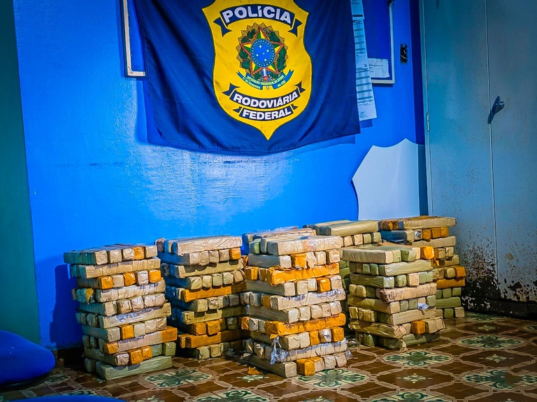 PRF apreende 340 tabletes de maconha durante fiscalização na BR-163