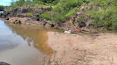 Idoso morre afogado durante banho e bombeiros resgatam corpo em rio