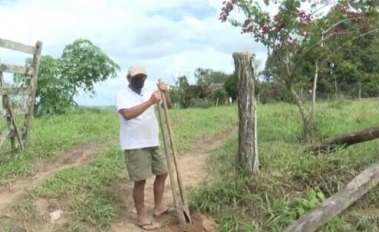 Homem tenta provar ao governo que está vivo: “Descobri em 2017 que estava morto”
