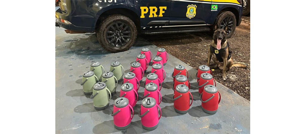 PRF apreende mais de 10 kg de drogas escondidas em garrafas térmicas