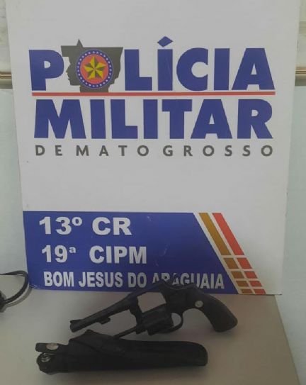 Criança de 6 anos leva arma de fogo para escola