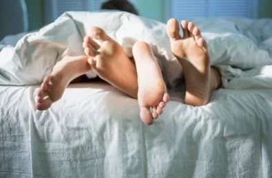Após recusa de sexo, homem espanca esposa e tenta estuprá-la