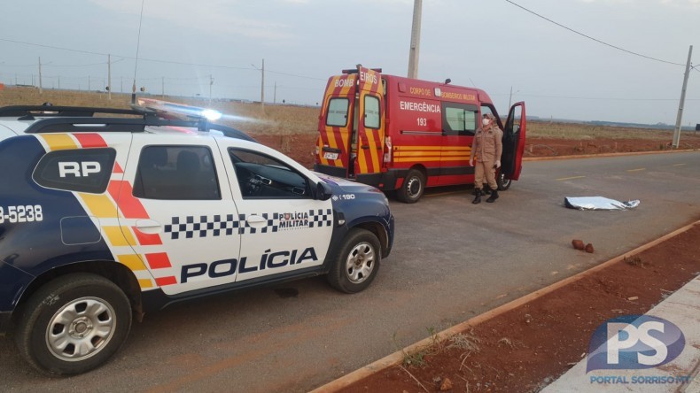Homem é morto a tiros no meio da rua
