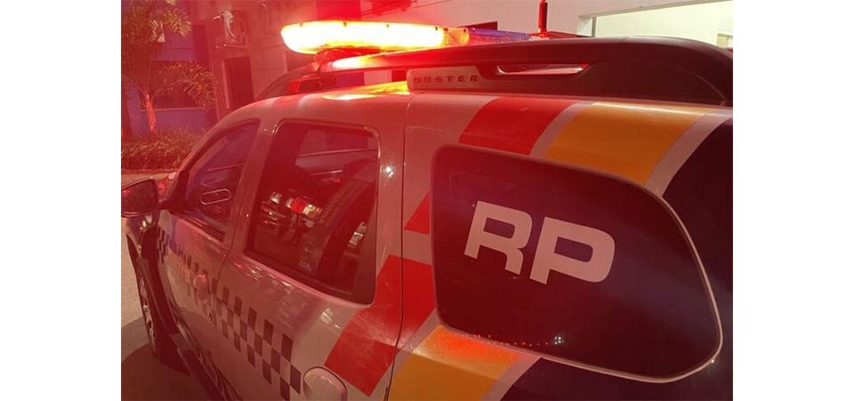 PM prende seis pessoas em flagrante por invasão e extração ilegal de madeira