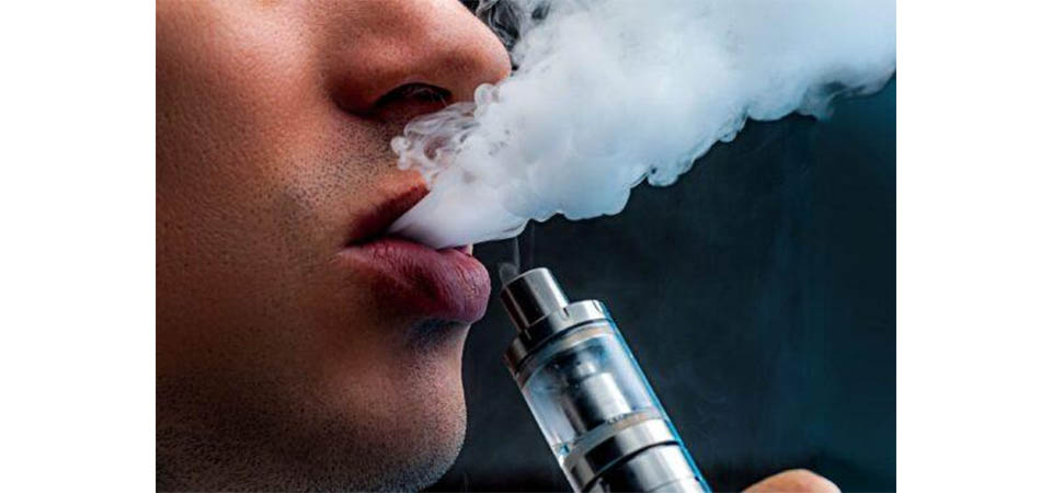 Cardiologistas alertam que usar cigarro eletrônico dobra risco de infarto