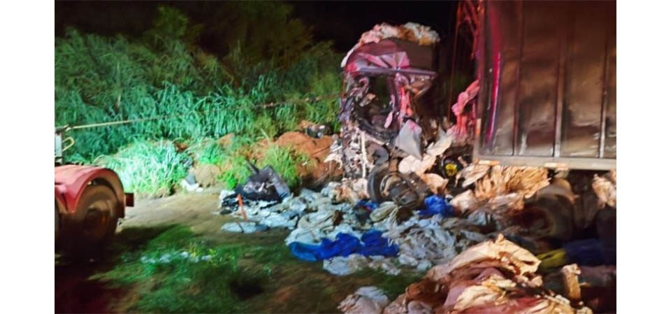 Tapurah: Motorista fica ferido em acidente entre duas carretas