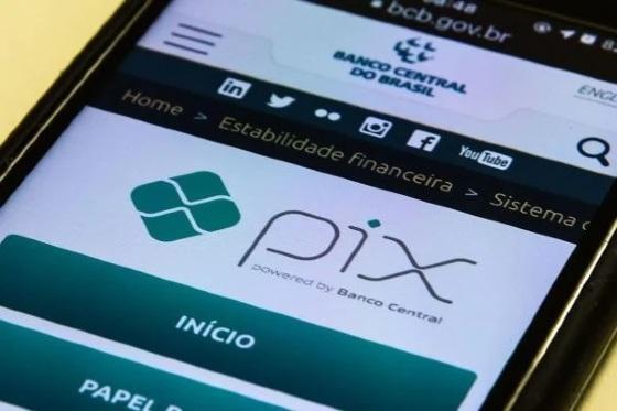 Bandidos aplicam golpes de R$ 400 via pix em bares e restaurantes