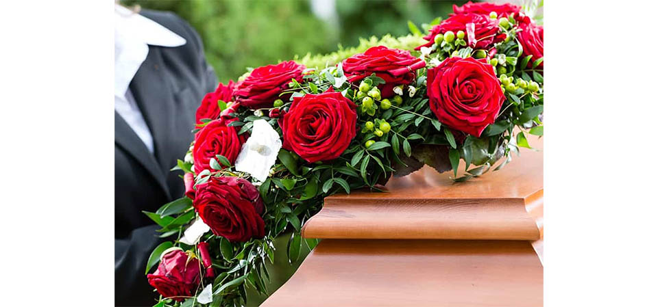 Homem manda flores para a ex, mas a ameaça de morte e diz que mata quem se relacionar com ela