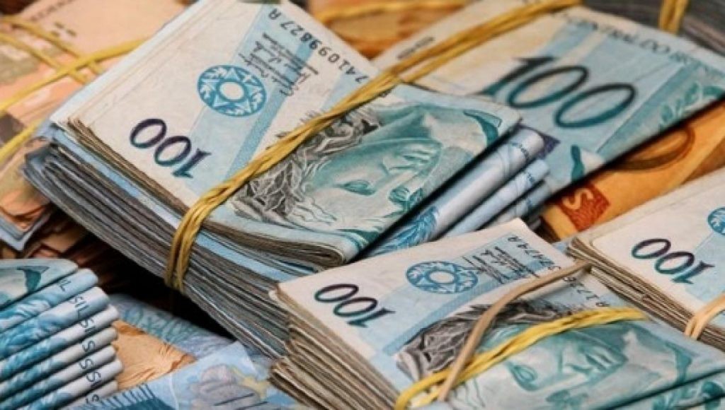 Ipiranga: Homem tem R$ 8 mil furtados de dentro de casa