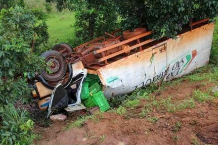 Caminhoneiro bêbado causa a morte de motorista de 27 anos em rodovia