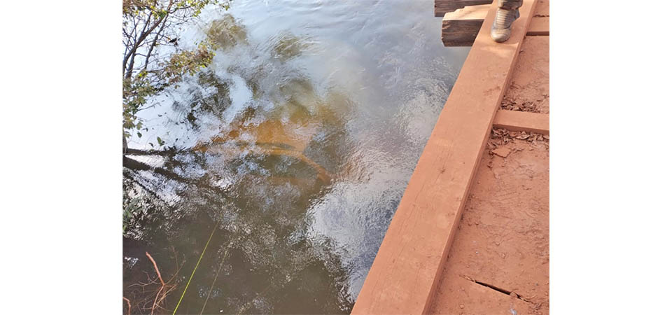 Vendedor cai em rio e morre afogado dentro do veículo