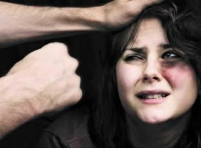 Mulher é brutalmente espancada por conjugue