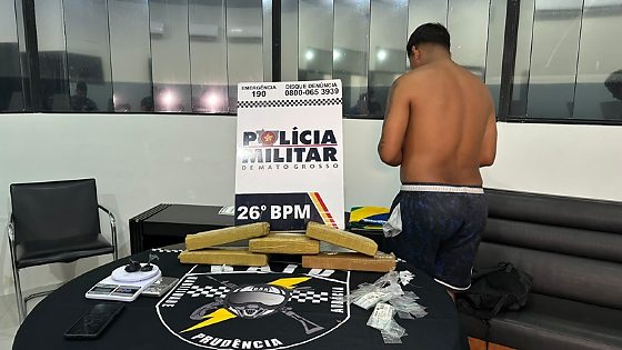 Jovem de 22 anos é preso com tabletes de maconha e dinheiro