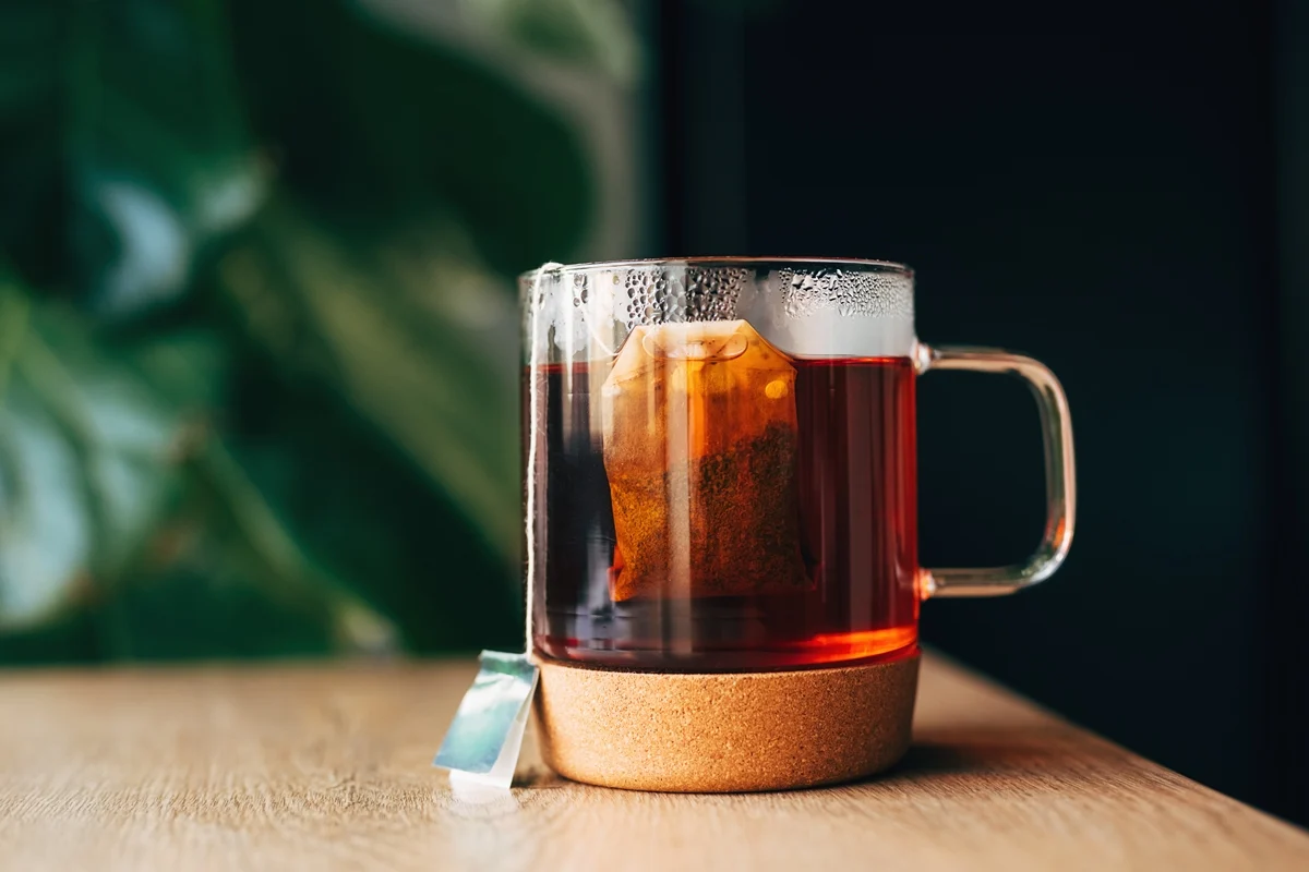 Chá anti-inflamatório ajuda na digestão e alivia sintomas de ansiedade