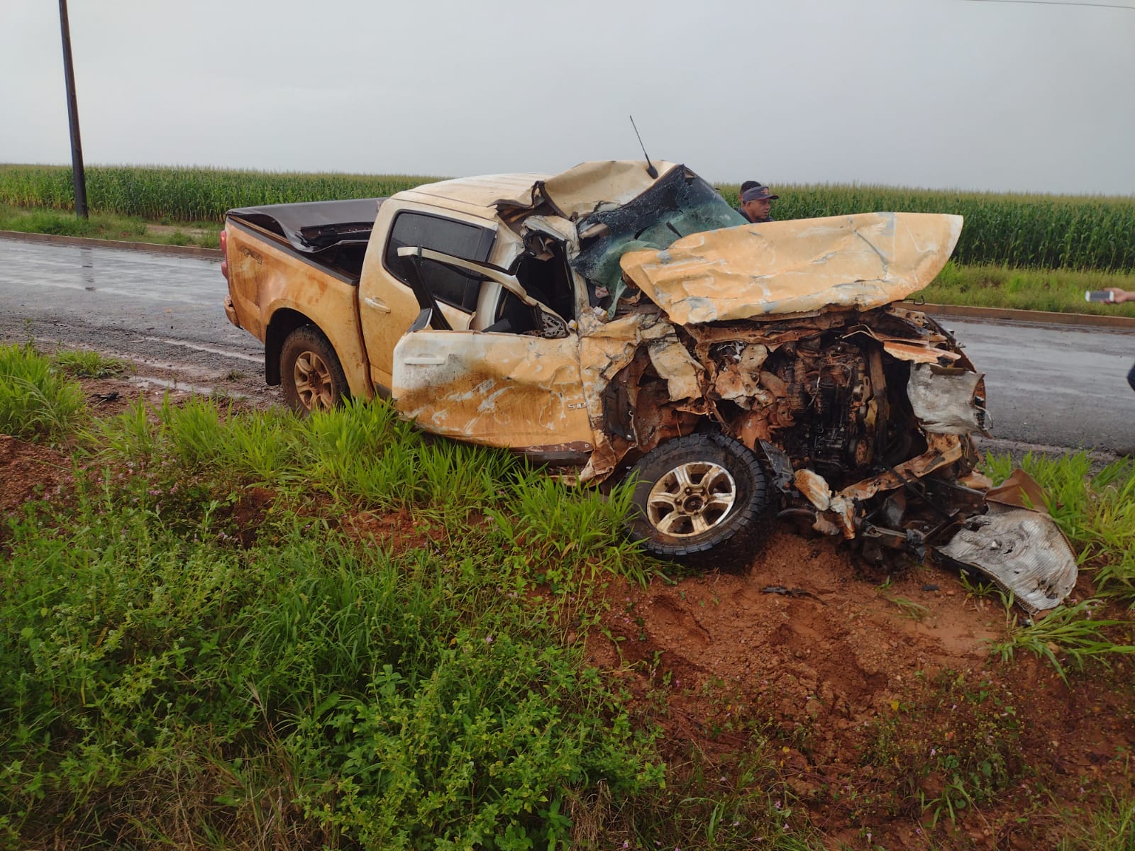 ATUALIZADA: Itanhangá: Caminhonete bate de frente com caminhão na MT 242 sentido Ipiranga. Fotos e vídeo