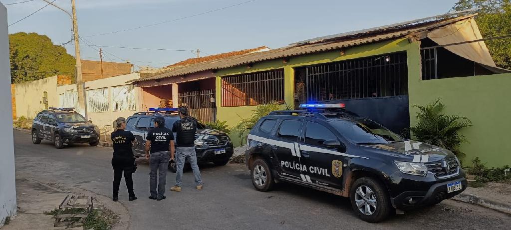 Polícia aprende computadores de acusados de abuso de menores