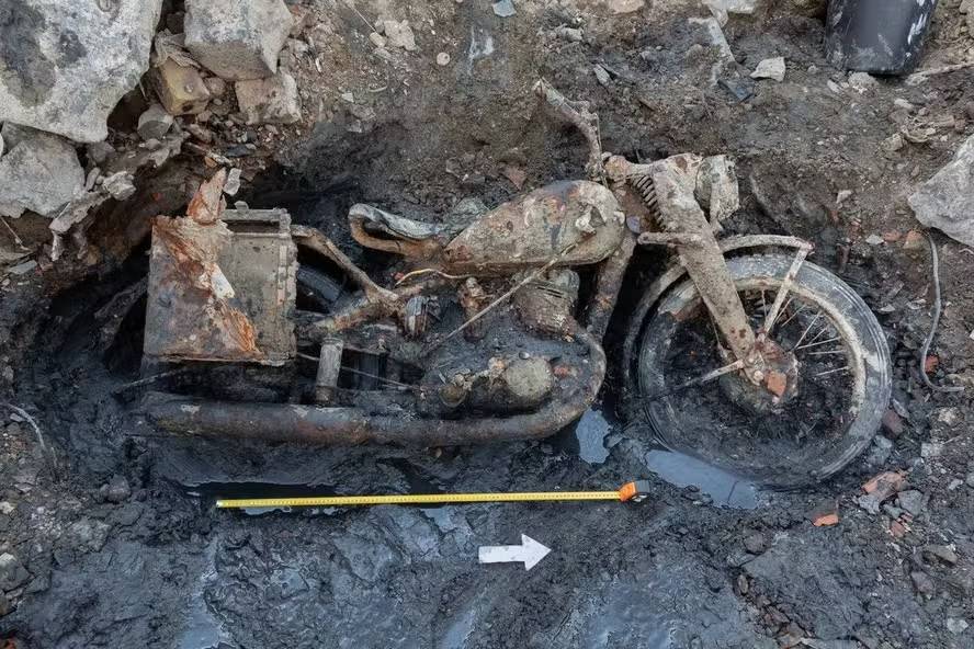 Seca no Rio Danúbio revela moto das forças nazistas e os restos mortais de dois soldados