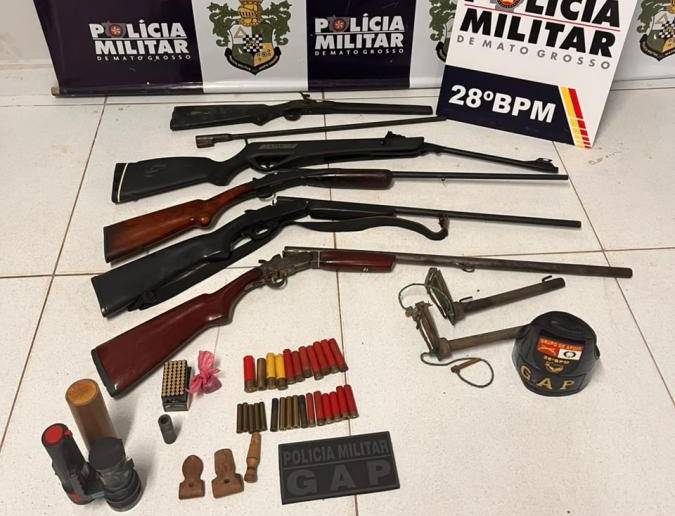Denúncia de ‘tribunal do crime’ leva PM a apreender armas e prender 3
