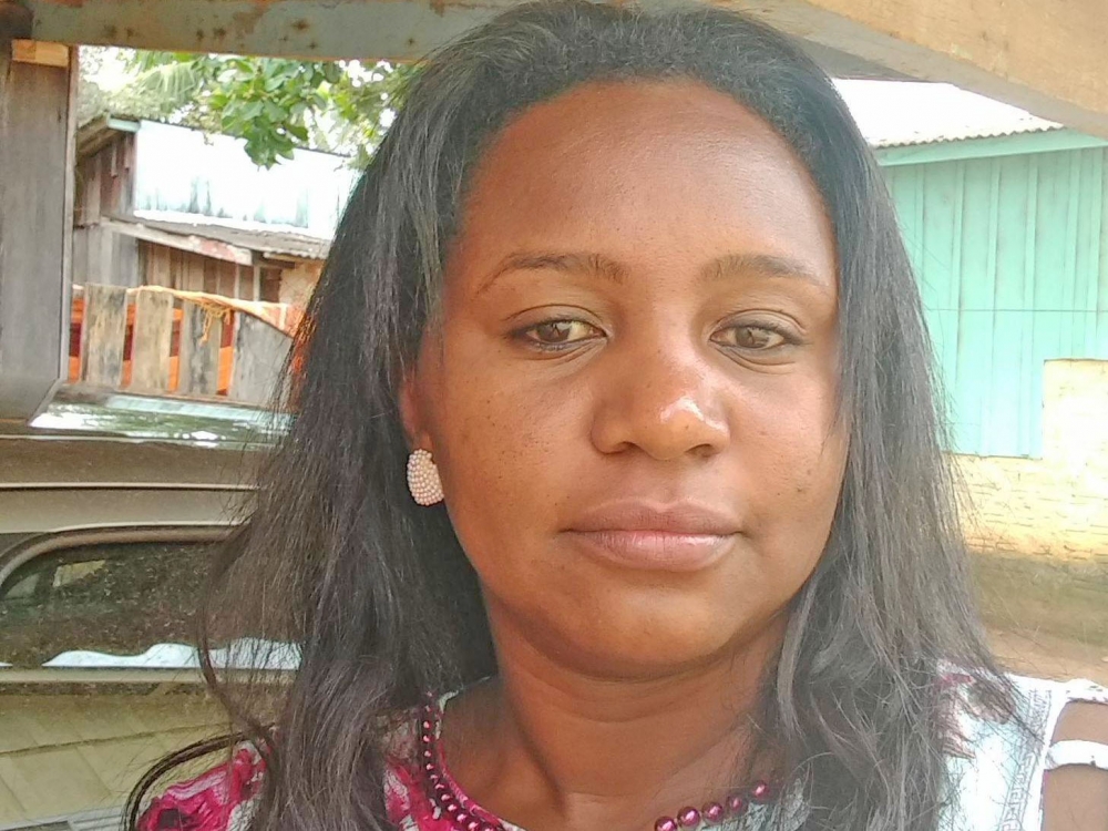 Mulher grávida é chamada na porta e morta a tiros