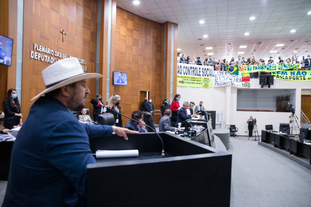 Assembleia aprova projeto que proíbe exigência de passaporte sanitário em MT