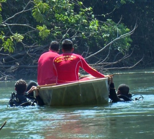 Bombeiros fazem buscas a corpo que teria sido jogado em rio no Nortão