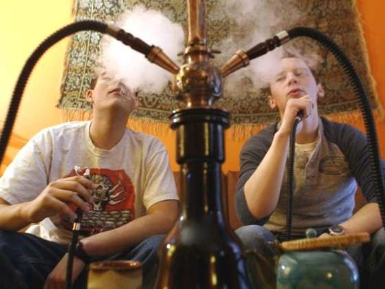 Uso do narguilé causa queimadura no pulmão e leva jovens para UTI