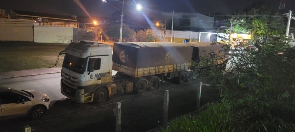 PM resgata vítima de cárcere e recupera carreta com carga avaliada em R$ 200 mil