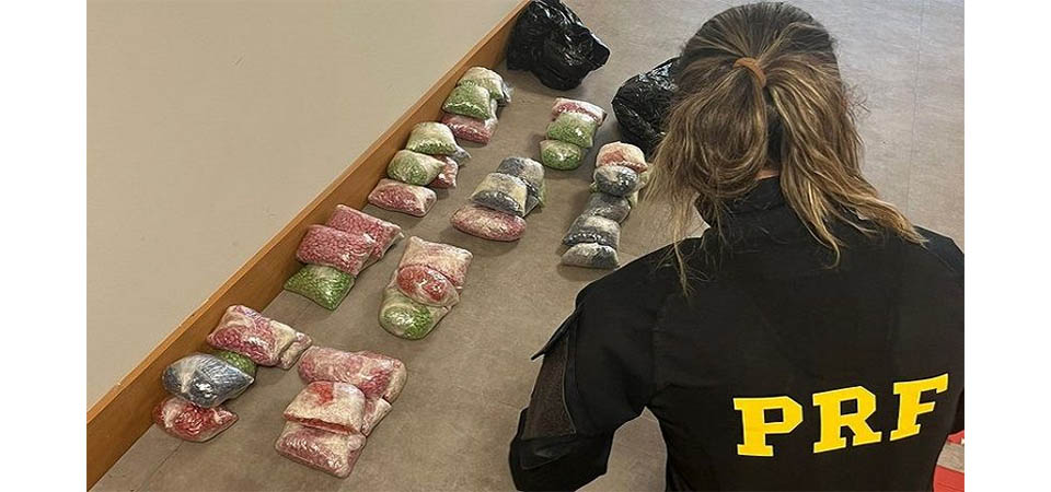 PRF apreende 141 comprimidos de ecstasy sendo transportado em caminhão-cegonha