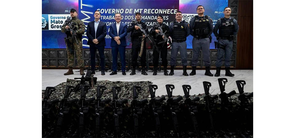 Governo de MT entrega R$ 6 milhões em fuzis, metralhadoras e equipamentos para a Polícia Militar