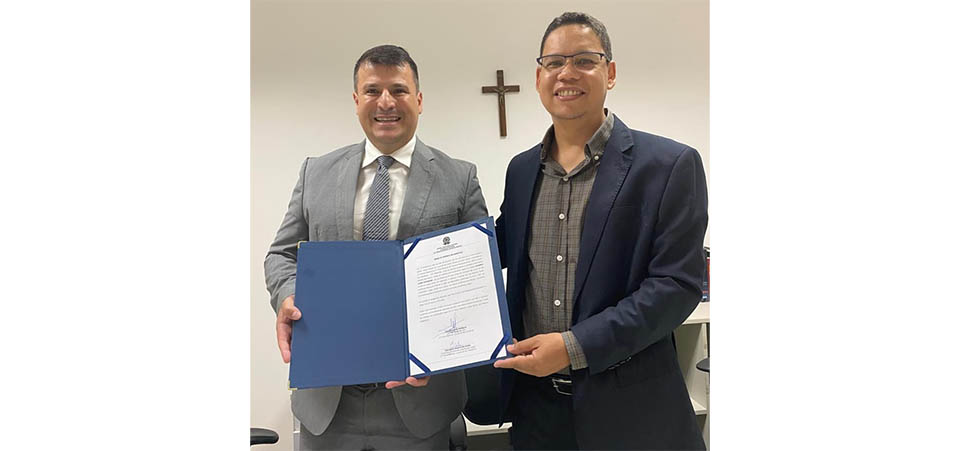 Homem tem braço arrancado na altura do ombro em capotamento de carro