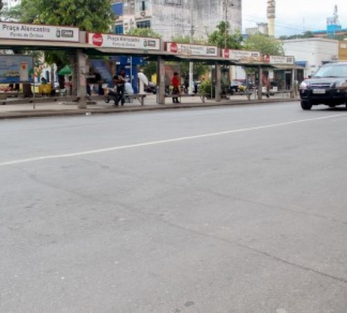Idosa tem perna esmagada após ser atropelada por ônibus