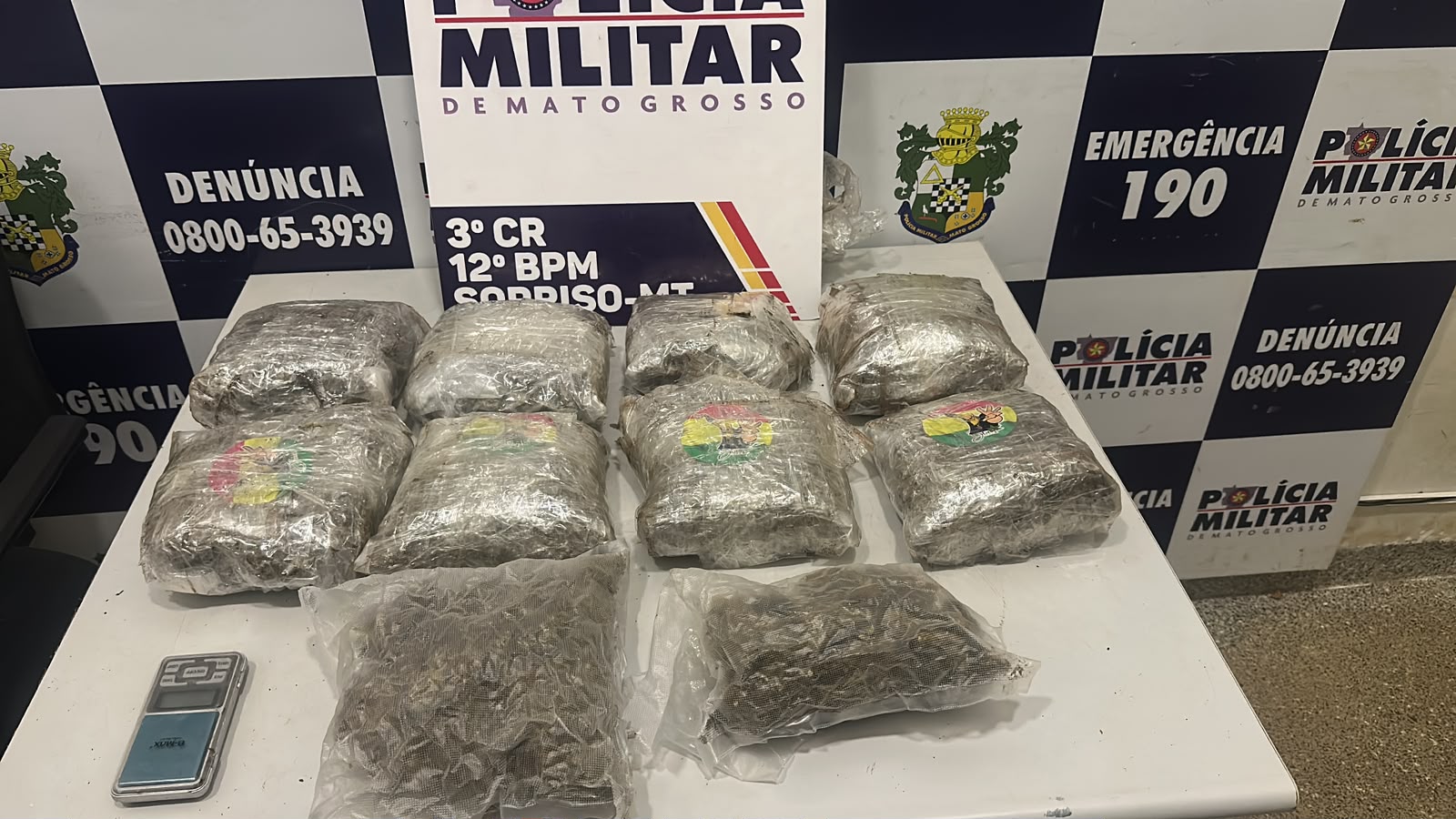 Homem com mandado de prisão é detido com mais de 5 kg de maconha