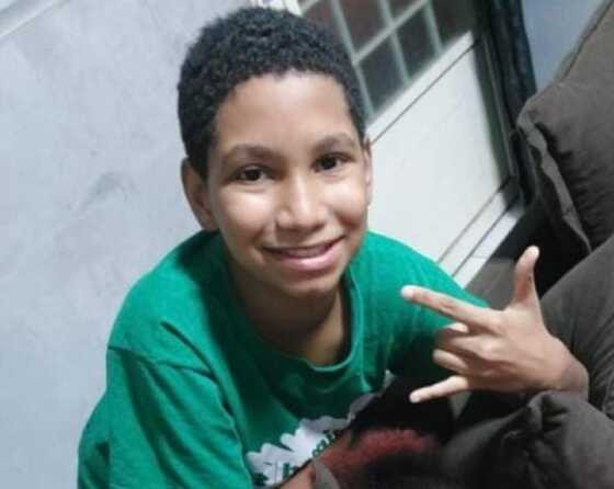 Menino de 11 anos morre atingido na cabeça por trave de gol
