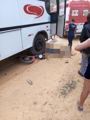 Jovem de 17 anos morre ao bater de frente com ônibus na BR 174