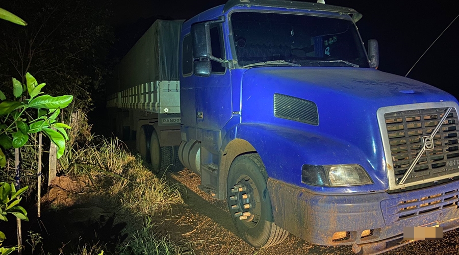 PM recupera carreta roubada após motorista ser mantido refém