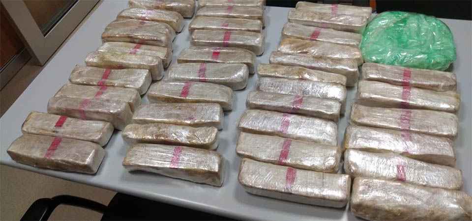 Passageiras são presas com 20 quilos de cocaína amarrados ao corpo em aeroporto